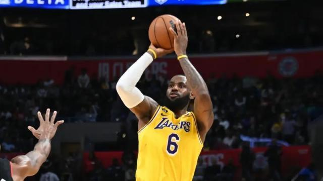 网页版登录-詹姆斯半场耻辱表现 湖人德比告负丧失前六主动权